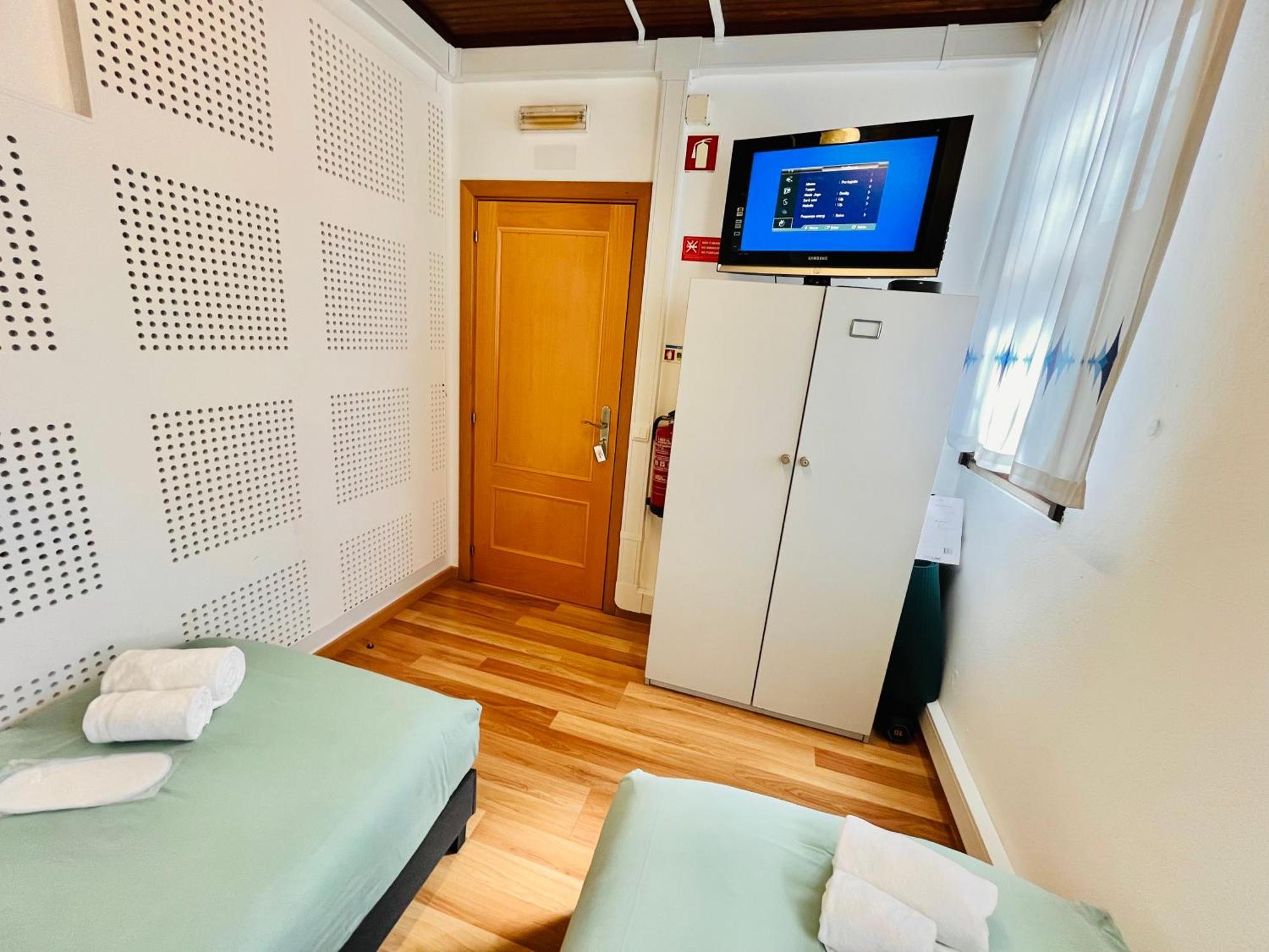 Lagos Central Rock School Hostel ,Algarve ภายนอก รูปภาพ